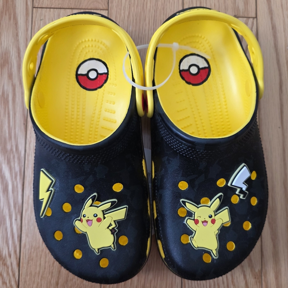 Crocs x Pokémon Pikachu Clogs, Black And Yellow, J5 Or W7
